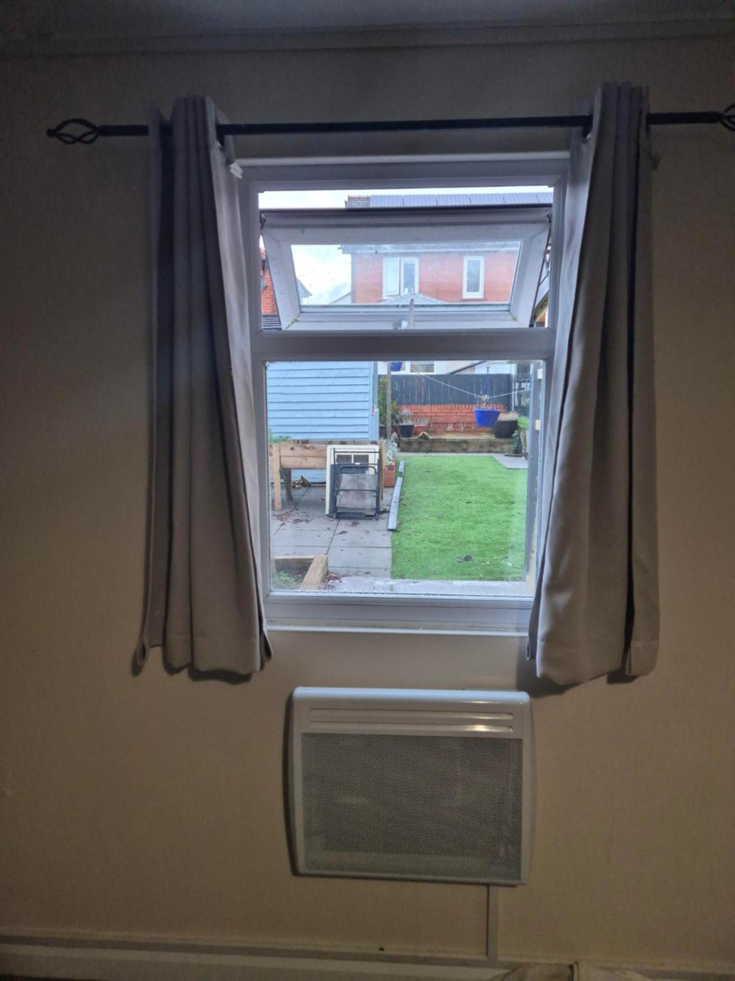 Accomadation Wrexham Eksteriør billede