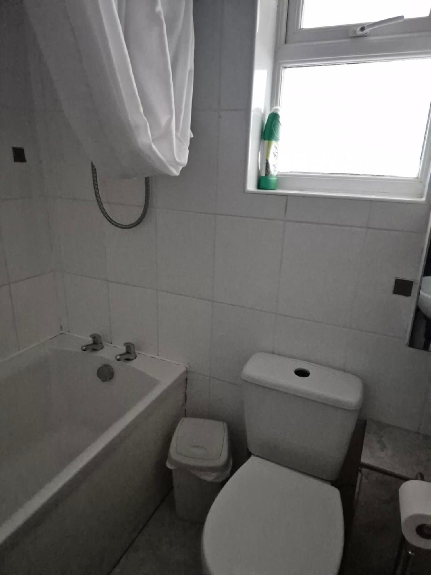 Accomadation Wrexham Eksteriør billede