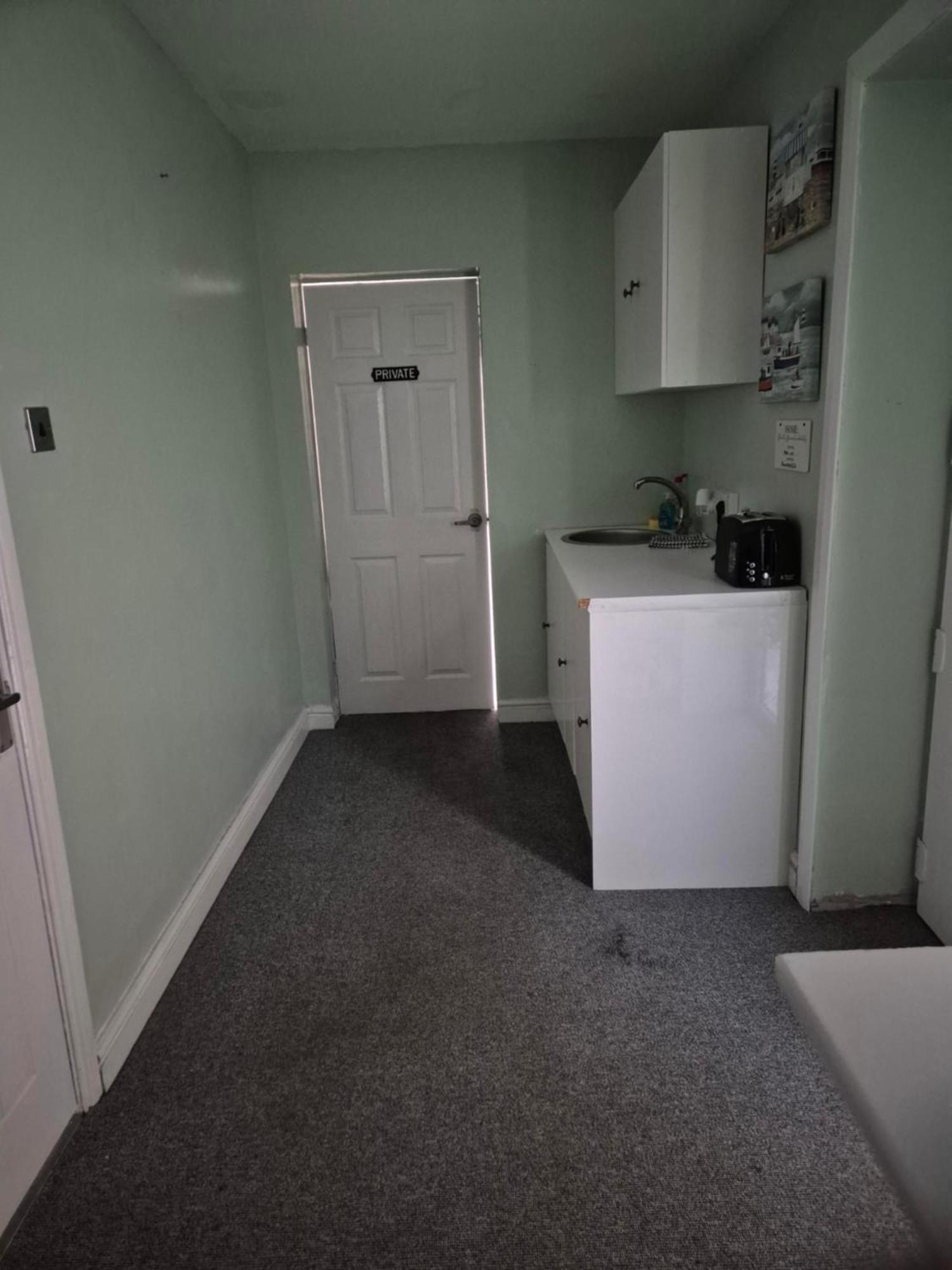 Accomadation Wrexham Eksteriør billede
